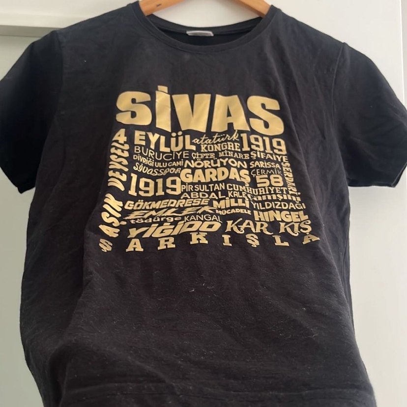 Siyah Altın Baskılı Kadın Tişört - Görsel 4