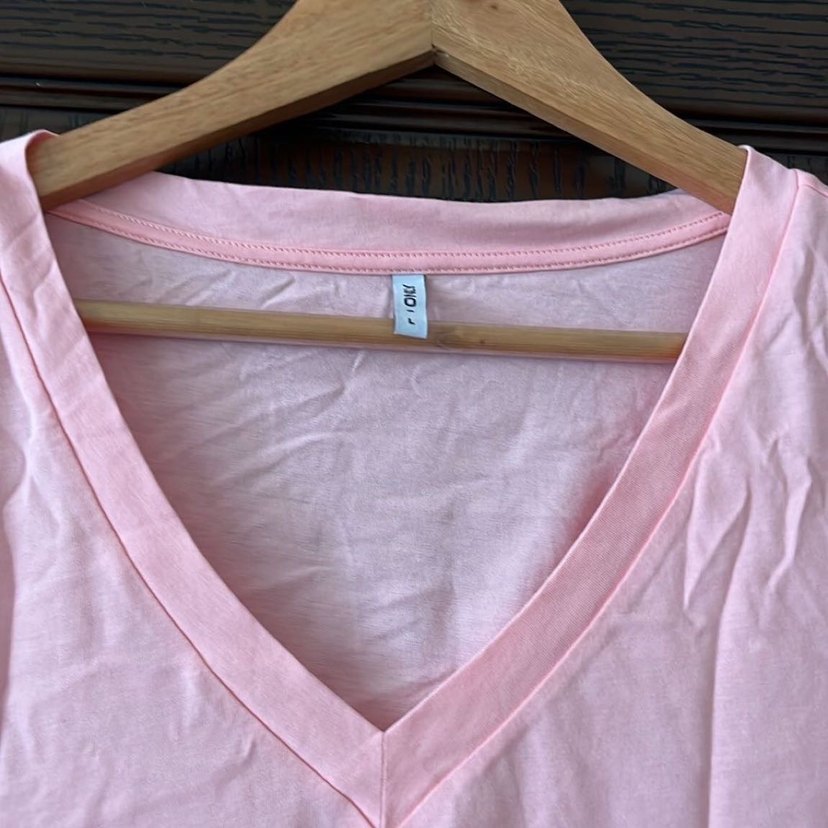 Pembe V Yaka Kadın sıfır Tişört - Görsel 2