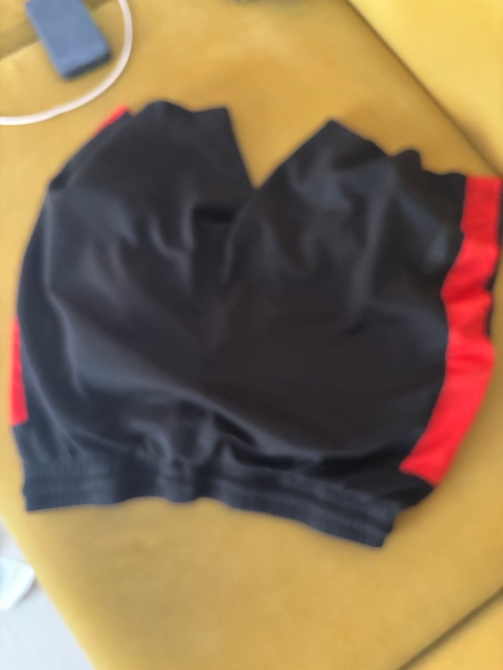 Siyah Kırmızı Şeritli Mini Spor Şort large LCW - Görsel 3