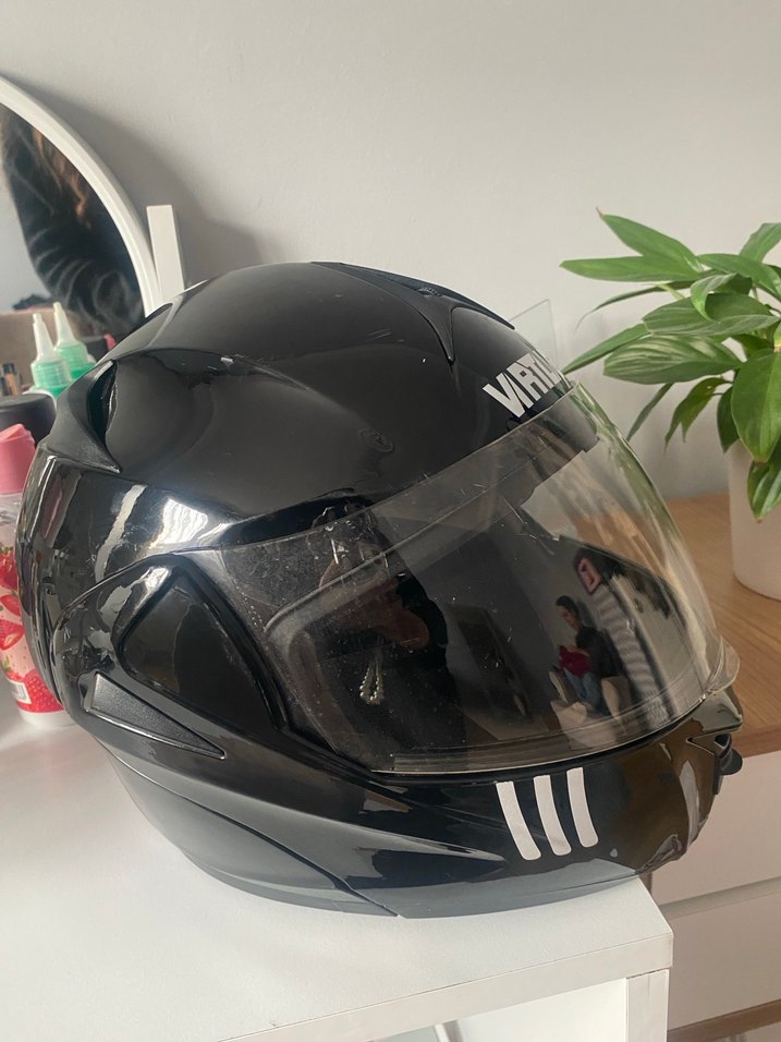 Siyah Baskılı Motosiklet Kaskı Vırtue - Görsel 3