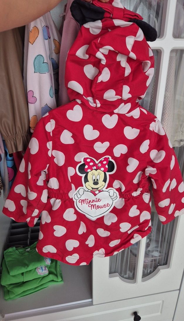 Kız Çocuk Kapüşonlu Kırmızı Baskılı Yağmurluk - Görsel 4