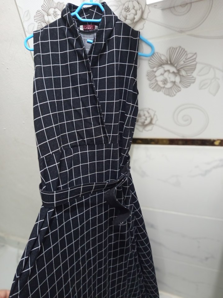 Kemerli Siyah Kareli Uzun Elbise - Görsel 2