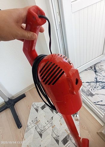 Fantom Kırmızı Renkli Elektrikli Süpürge fazlaliktan satılıktır