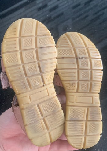 22 Beden Kız Çocuk Bej Tokalı Sandalet