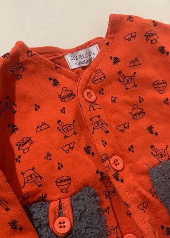Düğmeli Erkek Çocuk Kırmızı Desenli Mont - Görsel 2