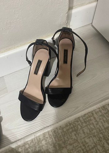 Siyah Modern Klasik Topuklu Kadın Ayakkabı - Görsel 4