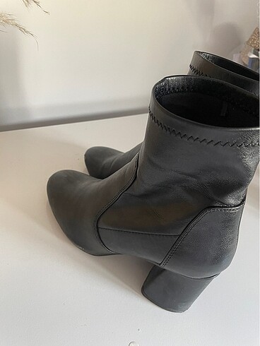 37 Beden siyah Renk Bershka Bot