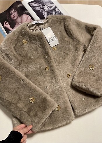 ZARA Altın Detaylı Kısa Peluş Mont - Görsel 5