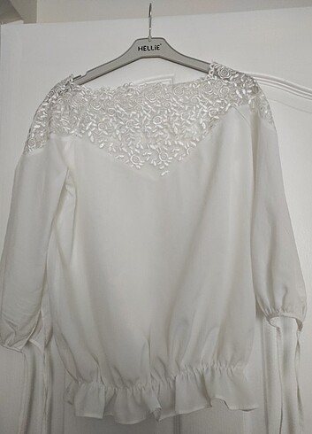 Trendyol & Milla Beyaz yaka dantel detaylı bluz
