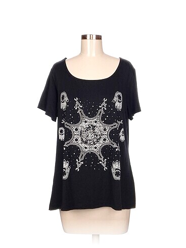 Diğer T-shirt %70 İndirimli.