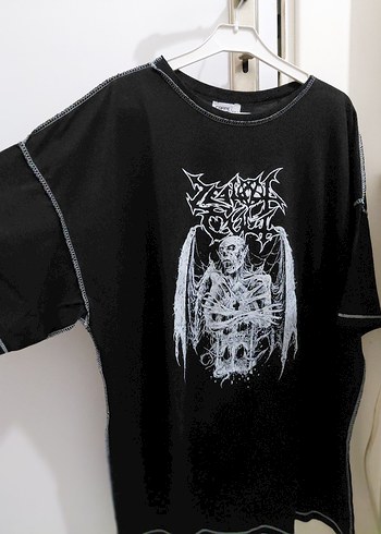 Siyah Gotik Desenli Erkek Tişört - Görsel 2