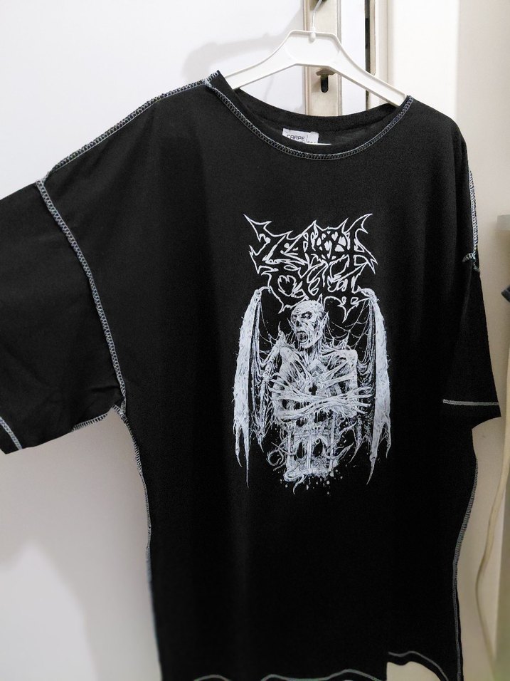 Siyah Gotik Desenli Erkek Tişört - Görsel 2