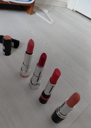 yurt sışından gelen çeşitli rujlar - Görsel 2