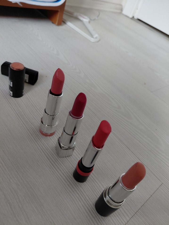 yurt sışından gelen çeşitli rujlar - Görsel 2