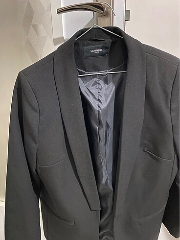 LC Waikiki Siyah blazer Ceket vatkalı