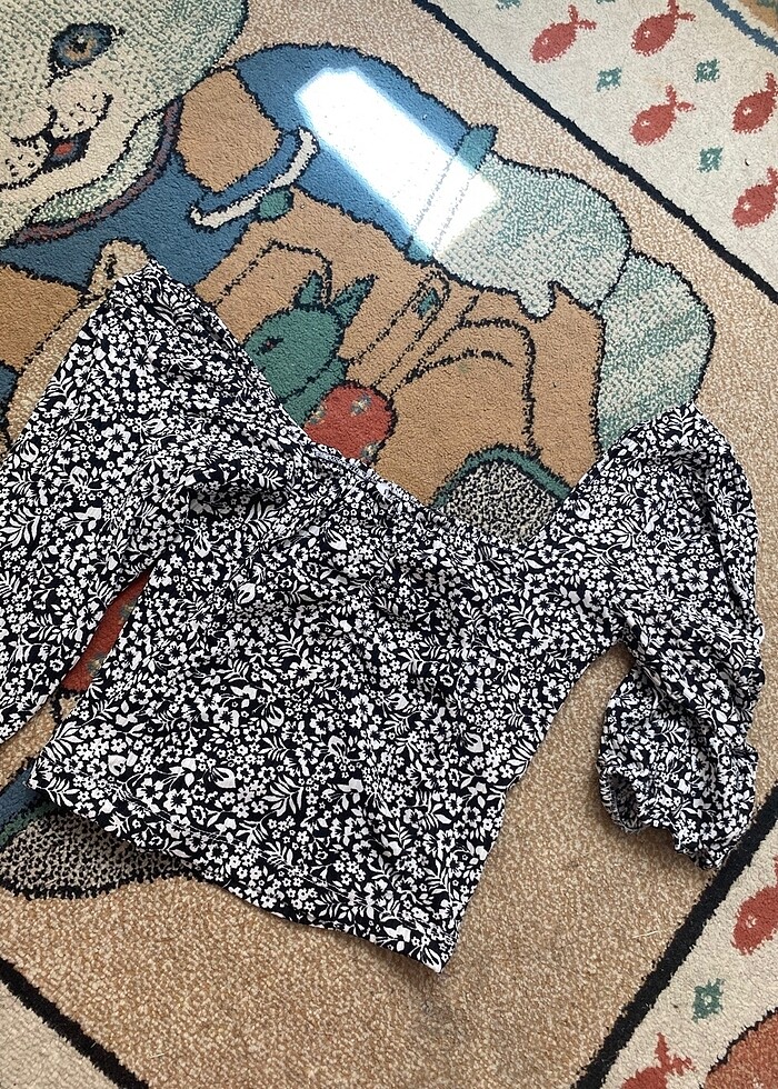 Siyah çiçek desenli crop - Görsel 2