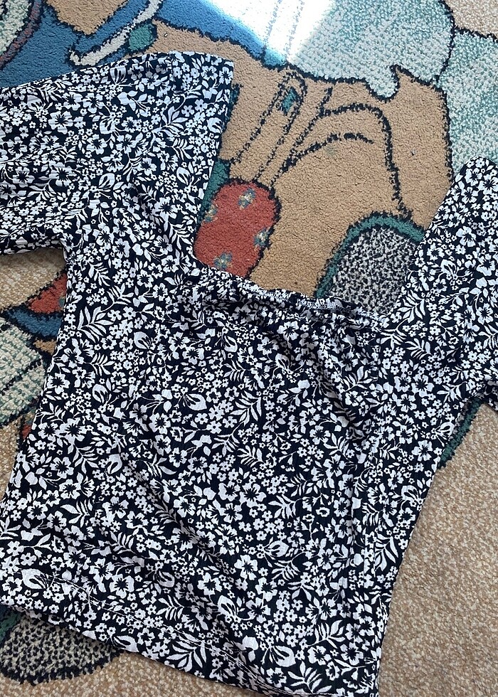 Siyah çiçek desenli crop - Görsel 3