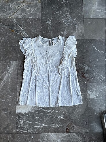 Stradivarius beyaz işlemeli bluz