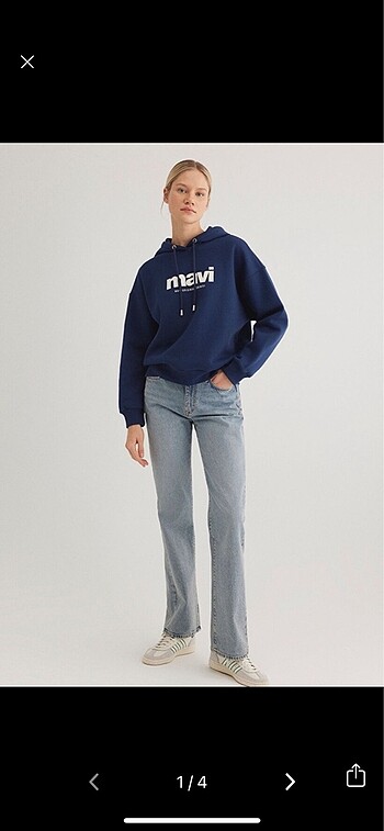 Mavi kapüşonlu sweatshirt