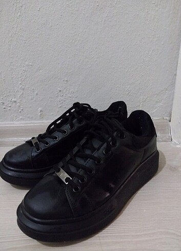Spor ayakkabı siyah