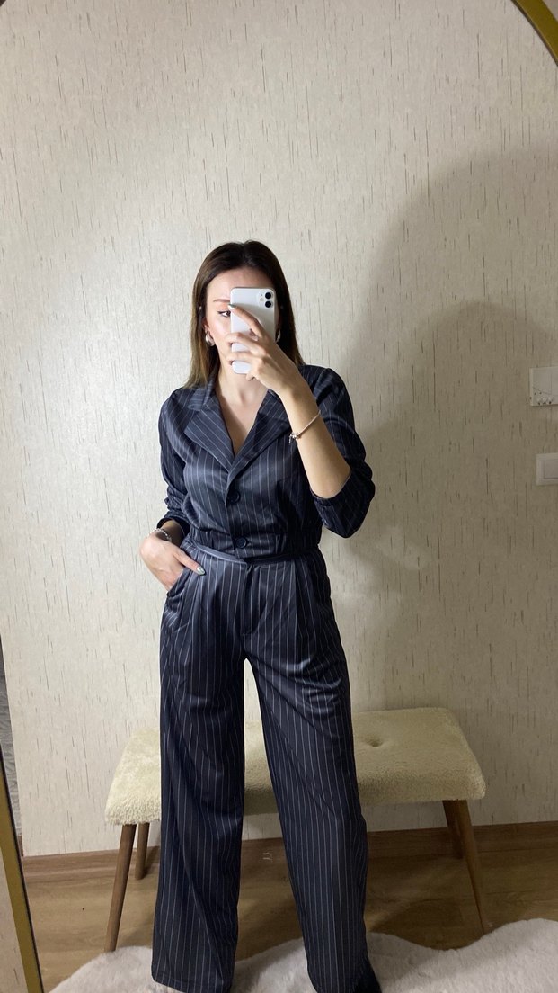 Gri Çizgi Desenli KadınTakım - Görsel 3