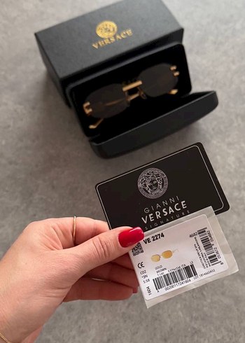 Versace Altın Zincir Detaylı Kadın Güneş Gözlüğü - Görsel 3