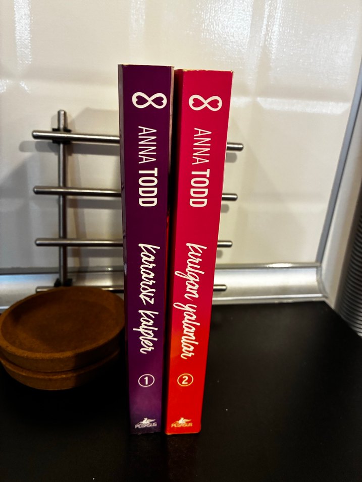 Kararsız Kalpler /Kırılgan yalanlar  2 kitap- Anna Todd - Görsel 3