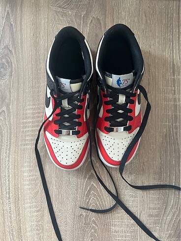 37,5 Beden kırmızı Renk nike dunk 75th anniversary chicago