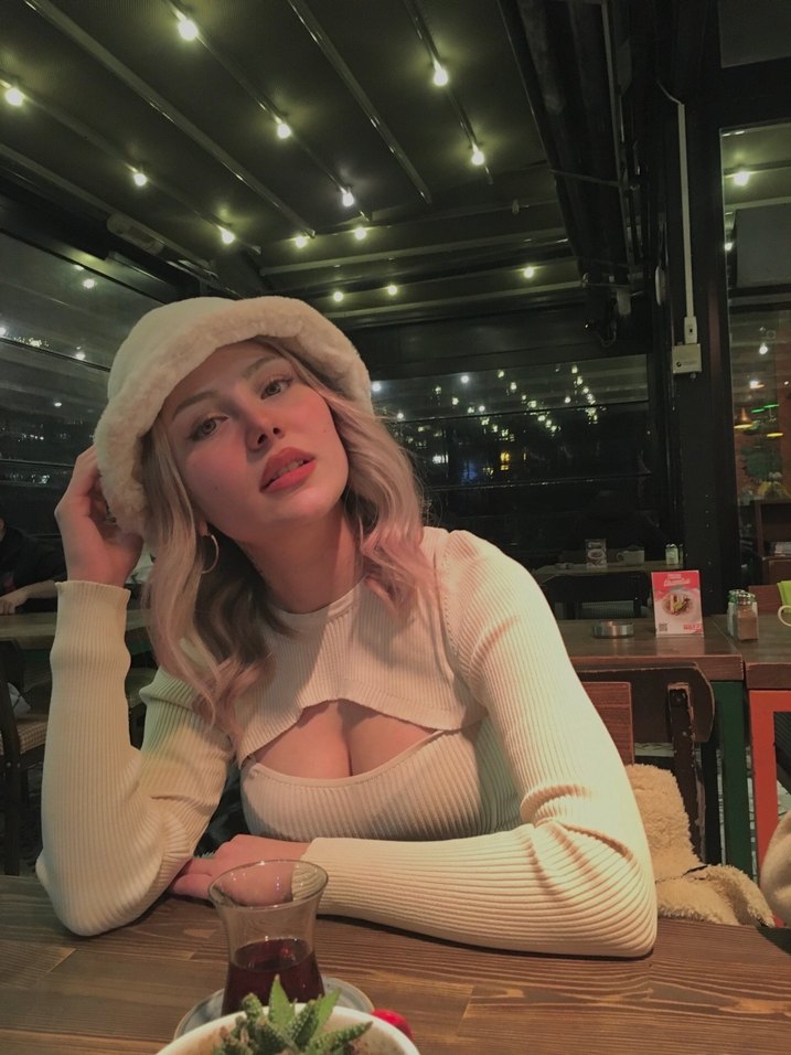 Kısa Kesim Beyaz Triko Kadın Kazak ayrı takım şeklinde - Görsel 2