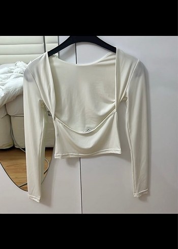 Beyaz sırt dekolteli Uzun Kollu Crop Top - Görsel 3