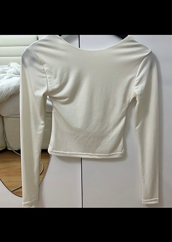 Beyaz sırt dekolteli Uzun Kollu Crop Top - Görsel 2