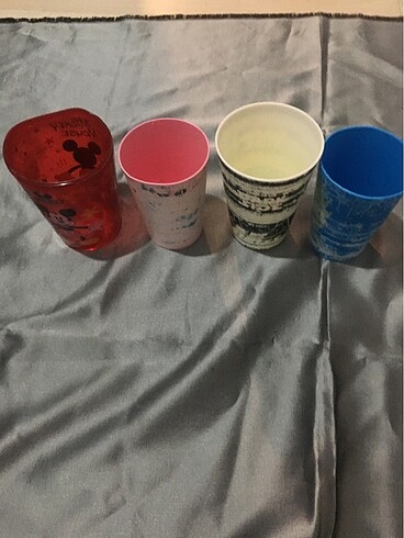 Plastik su bardakları
