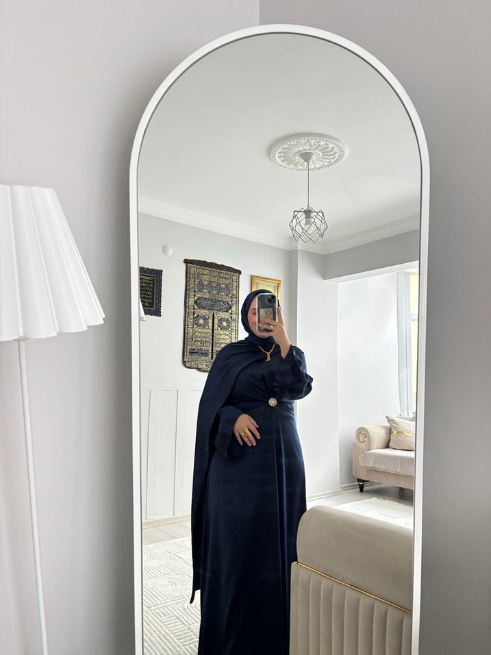 Lacivert pelerinli saten abiye - Görsel 2