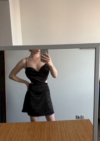 Siyah Saten elbise sırt dekolteli - Görsel 2