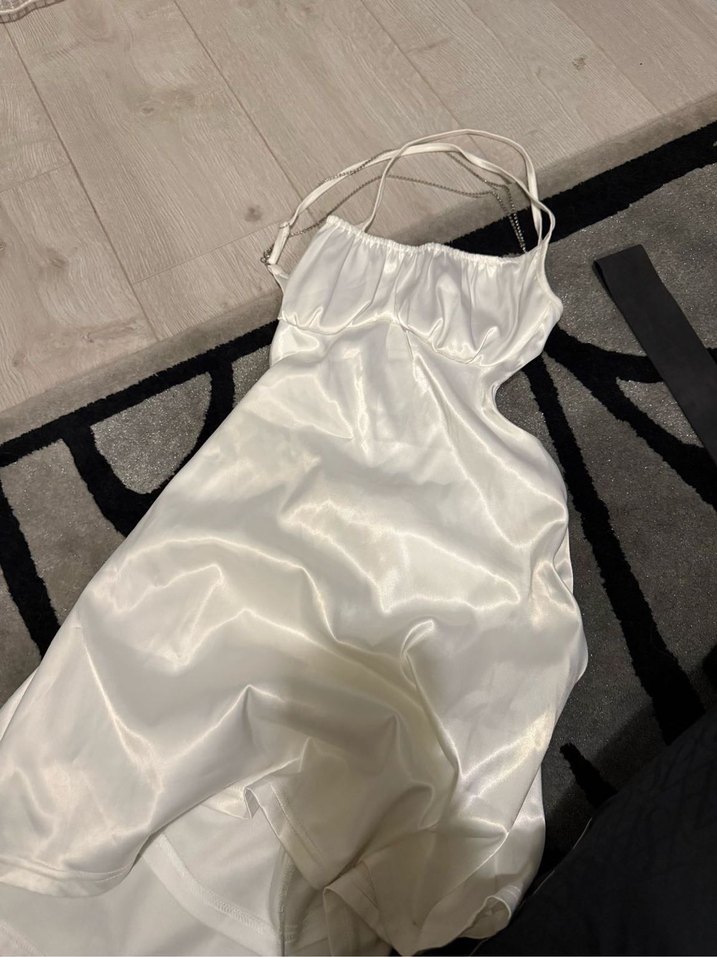 Beyaz Saten elbise - Görsel 4