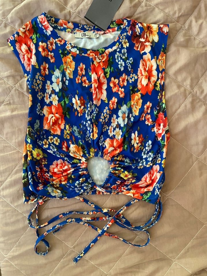 Çiçekli belden bağlamalı bluz - Görsel 4