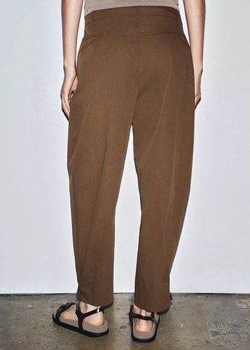 Kadın Kahverengi pensli kemer köprülü pantolon - Görsel 6