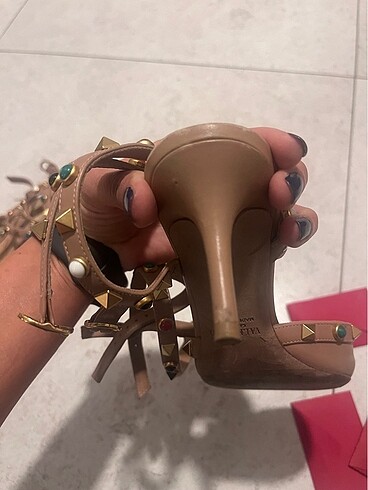 37 Beden Valentino Garavini Limited Edition Nude Stiletto