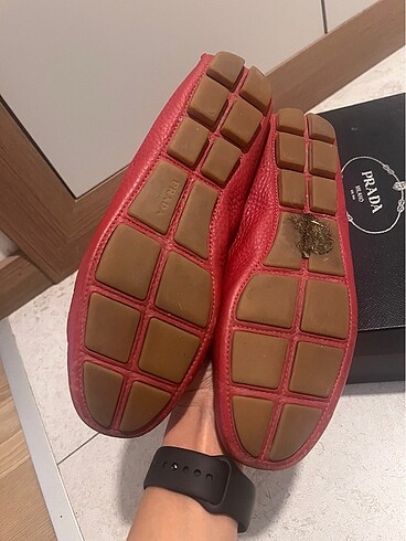 37 Beden kırmızı Renk Prada Loefer yeni gibi??