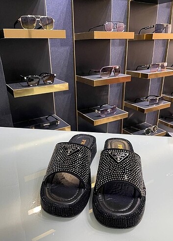 Prada İthal taşlı Terlik 