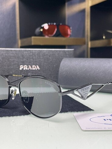 Prada ithâl gözlük