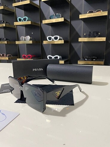 Prada güneş gözlüğü
