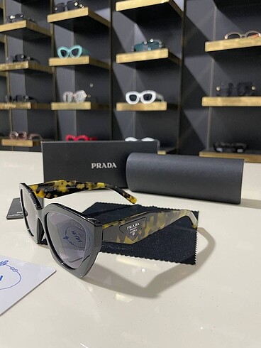 Prada güneş gözlüğü