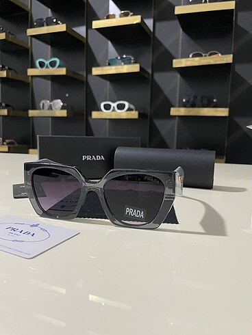 Prada Orada güneş gözlüğü