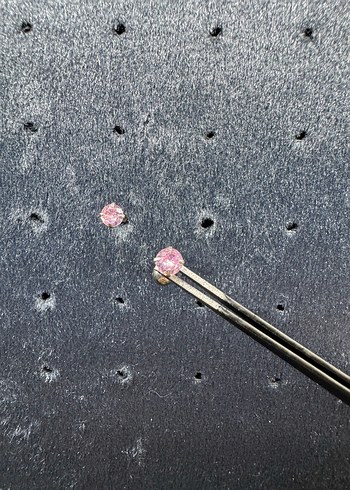 Pembe Parlak Minimalist Kadın Piercing - Görsel 2