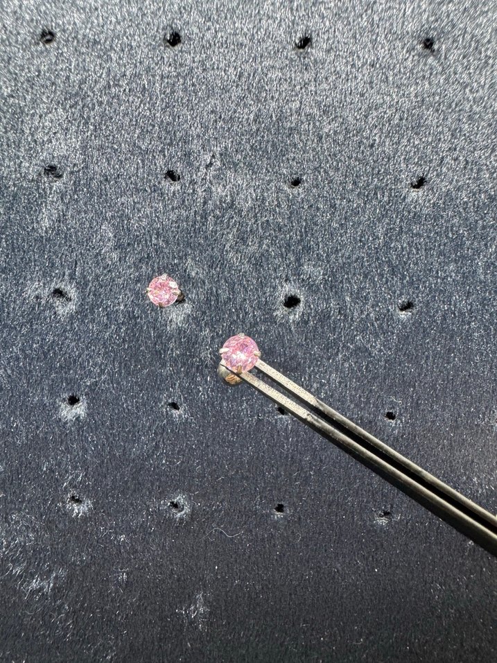 Pembe Parlak Minimalist Kadın Piercing - Görsel 2