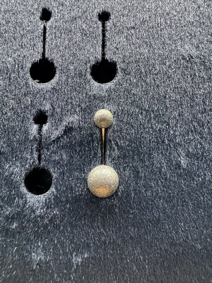 Gri Göbek Piercingi - Görsel 2