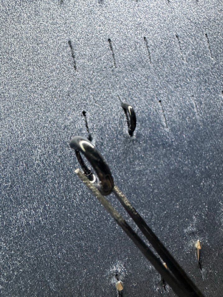 Minimalist Gri Erkek Küpeler - Görsel 3