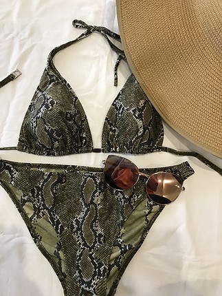 Yılan desenli bikini takım