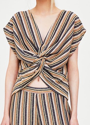 Zara Hiç giyilmemiş önü detaylı üst